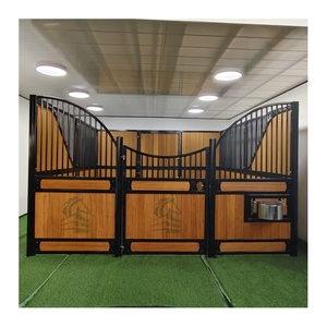 Establos Prefabricados para Exterior de 14 Pies con Techo en Oferta Especial para Granja Ecuestre Equipo de Pesebrera Permanente para Caballos - Product Image 1