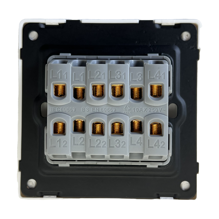 UK/EU Standard Electric 10A 4 Gang 2 Way Switches and Socket PC Panel Wall Light Push Button Switch for Smart Home Hotel