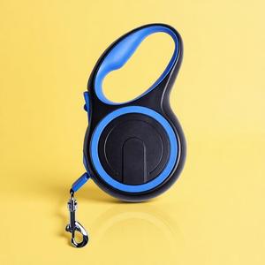 Correa Retráctil para Perro de 5m, Azul y Negro, Diseño Resistente de Doble Tono, Liberación Rápida, para Perros de hasta 50kg, Personalizable, Venta al Por Mayor, OEM, ODM - Product Image 1