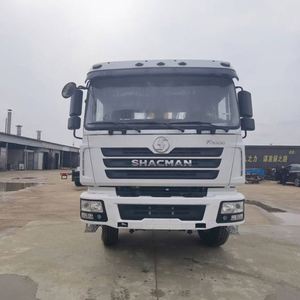 Camion grue à flèche télescopique Shacman Delong 6X4 à transmission intégrale avec capacité de levage de 12 tonnes - Product Image 2