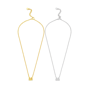 Collana in acciaio inossidabile con ciondolo a forma di lettera M da 1 cm, monofacciale, per donne e ragazze. - Product Image 1
