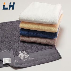 Asciugamano da Palestra Personalizzato <span class=keywords><strong>con</strong></span> Logo Jacquard in Rilievo, Antimicrobico, ad Asciugatura Rapida, Ecologico, 100% Cotone, per Sport all'Aperto e Bagno - Product Image 2