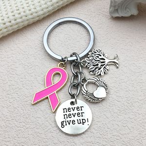 Porte-clés <span class=keywords><strong>en</strong></span> métal créatif avec ruban <span class=keywords><strong>rose</strong></span> pour <span class=keywords><strong>la</strong></span> sensibilisation au cancer du sein, motif arbre de <span class=keywords><strong>vie</strong></span>, ailes et inscription 'Love NEVER GIVE UP', pendentif pour sac - Product Image 1