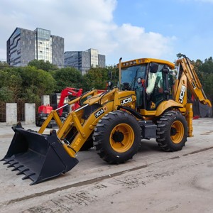 Chargeuse-pelleteuse CAT 420F d'occasion, d'origine japonaise, avec godet frontal 4-en-1 et bras de terrassement télescopique rétractable, faible nombre d'heures de fonctionnement - Product Image 5