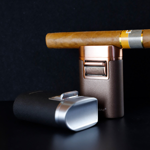 Venta al por mayor de gran antorcha encendedor de cigarros a prueba de viento directo 4 llamas rectas de metal a prueba de viento encendedor de cigarros de descarga directa - Product Image 4