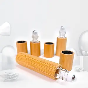 Bouteille de parfum à rouleau d'huile vide personnalisable de 10ml en acier inoxydable avec boule en bois de bambou pour la sérigraphie OEM de sérum