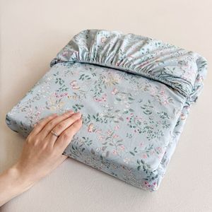 Set di Tre Pezzi per Letto in Twill Stampato 100% Cotone, Morbido e Delicato sulla Pelle - Product Image 1