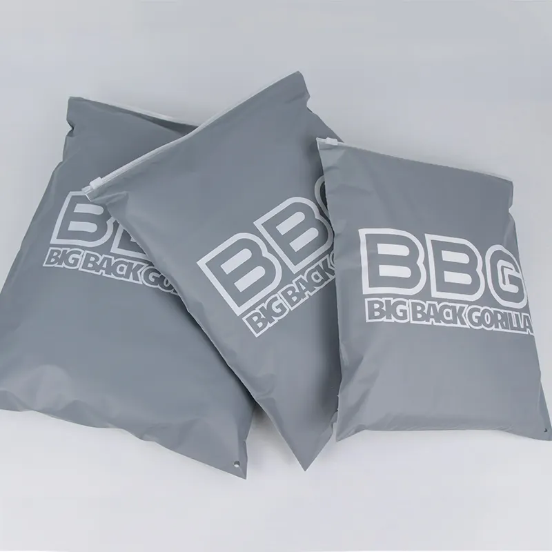 Bolsas de embalaje de ropa mate con logotipo personalizado Embalaje de ropa deportiva Ziplock reciclable de plástico con logotipo impreso