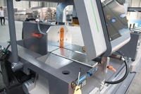 Scie de découpe de précision CNC à balancier interne lourd pour fenêtres et portes en aluminium et UPVC