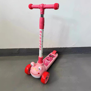 Un patinete popular para niños con altura ajustable, material plástico plegable y ensanchado, adecuado para todas las edades - Product Image 2