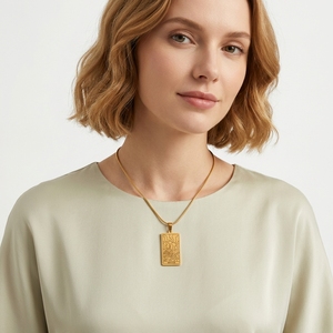 Nuova Collana con Ciondolo Rettangolare Inciso dei 12 Segni Zodiacali in Oro 18K PVD, Catena in Acciaio Inox, Regalo a Tema Astrologico - Product Image 2