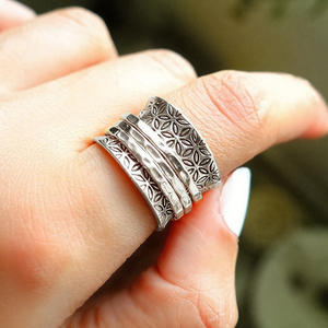 A055 Anello in Argento con Motivo Floreale Stile Bohémien, Gioiello Unisex alla Moda, Regalo Senza Incastonature di Pietre - Product Image 2