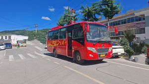 Camión Dongfeng Chaolong, Vehículo de Transporte, Diésel, 23 Asientos, Nuevo, Usado, Carga de 8 Toneladas, Camión de Caja Cerrada - Product Image 3