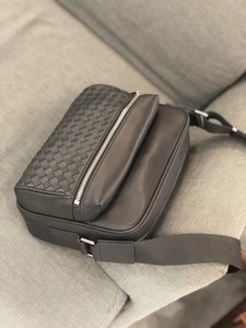 Bolso de Hombro de Piel de Becerro Suave como la Mantequilla. Bolso de Cuero Minimalista para Uso Diario, para Tablet de 10 Pulgadas Logotipo Personalizado B2B de Fábrica - Product Image 3