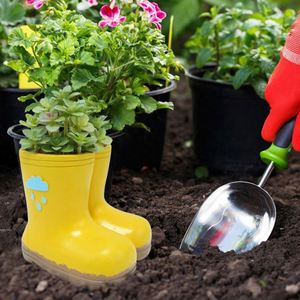 Maceta con Forma de Botas de Lluvia, 4'', Pequeña, de Resina Amarilla, con Orificio de Drenaje, Hecha a Mano, para Exteriores, con Logotipo Personalizado - Product Image 6