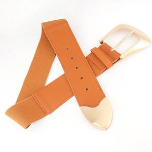 Vente d'usine <span class=keywords><strong>Ceinture</strong></span> élastique en cuir PU pour femmes Couleur noire avec grande <span class=keywords><strong>boucle</strong></span> en alliage d'or Motifs en relief Prix bon marché - Product Image 3