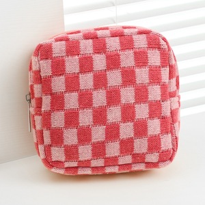Populaire tricoté <span class=keywords><strong>damier</strong></span> stationnaire serviette sac de rangement personnalisé rouge à lèvres cosmétique Portable <span class=keywords><strong>Mini</strong></span> <span class=keywords><strong>pochette</strong></span> de maquillage carrée - Product Image 6