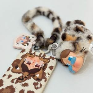 2025 nouvelle série sauvage mais mignonne pleurant bébé en peluche porte-clés-boîte aveugle poupée en vinyle PVC à collectionner avec conception de <span class=keywords><strong>chat</strong></span> léopard - Product Image 3
