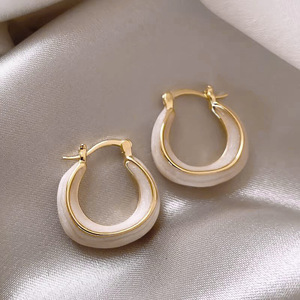 Orecchini a Cerchio Scintillanti in Smalto per Donne, Gioielli Eleganti per Uso Quotidiano - Product Image 1