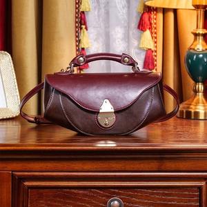 Bolso de Hombro sin Tirantes para Mujer al por Mayor, Cierre de Cremallera, Diseño de Barco a Rayas, Portátil, Moderno, Hecho a Mano en PU de Fábrica - Product Image 3