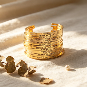 Bracelet ouvert en acier inoxydable doré gravé, style mantra, bracelet de motivation personnalisable 3,2 mm - Product Image 2