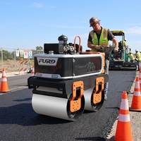 Compacteur routier vibrant à double tambour de 550 kg, autopropulsé, avec moteur de renommée et rayon de braquage court