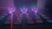 Costume de robot LED sur échasses avec écran LED et lumière laser pour performance de danse sur scène, fête ou bar