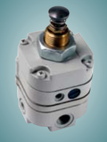 Regulator Tekanan Udara Multi-Tahap Presisi Tinggi OEM EP1100 Tipe 100 Akurasi 0,1% Katup Penginderaan Baja Tahan Karat yang Dioperasikan Pilot
