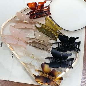 Vente en gros de pinces à cheveux papillon en plastique de 11 cm, style coréen, accessoires de mode, grandes pinces à cheveux en plastique pour femmes - Product Image 1