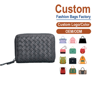 Elegante billetera de cuero tejido para hombre para identificación y tarjetas — Textura trenzada a mano, diseño con múltiples ranuras, perfecta para profesionales urbanos - Product Image 2