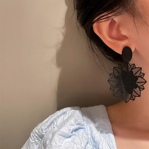 Boucles d'oreilles fleur noire style <span class=keywords><strong>Mori</strong></span> exagéré de Coré<span class=keywords><strong>e</strong></span> du Sud, super féeriques, élégantes, populaires sur internet, pour femme - Product Image 1
