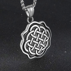 Collier Pendentif Nœud Celtique Vintage en Acier Inoxydable Plaqué Argent, Bijou Unisexe, Vente Chaude en Gros - Product Image 4