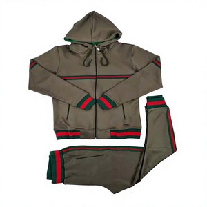 Survêtement Homme Style Sportif Streetwear Personnalisé en Coton – Sweat à Capuche et Pantalon – Design Uni avec Logo d'Entreprise Personnalisé – Vente en Gros - Product Image 1