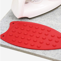 Tapis de repose-fer à repasser en silicone résistant à la chaleur 85g, antidérapant, flexible, avec double trou de suspension, 6 couleurs