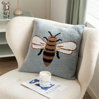 Vente en gros 100% polyester mignon abeille Jacquard tricoté taie d'oreiller pour la décoration de la maison canapé et salon MF