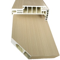 Portes battantes intérieures en composite bois-plastique (WPC) étanches et résistantes à l'humidité pour maisons d'hôtes, appartements et propriétés en location – Style minimaliste