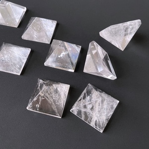 Pirámide de cristal curativo al por mayor Fengshui Reiki meditación espiritual cristal cuarzo pirámide de cristal - Product Image 1
