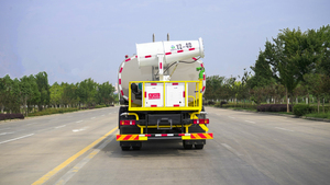 Camion pulvérisateur d'eau personnalisable 4x2 Dongfeng à double essieu arrière, 20 mètres cubes, diesel Euro 3, pour la suppression de la poussière et l'arrosage des espaces verts - Product Image 5