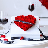 Bouquet de 12 roses éternelles – Boîte acrylique trompette de qualité supérieure – Finition haut de gamme – Cadeau transfrontalier pour la Fête des Mères – Naturel