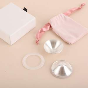 Protège-mamelons en argent à trois couches avec ions d'argent pour mamelons gercés, anti-frottement et apaisant - Product Image 1