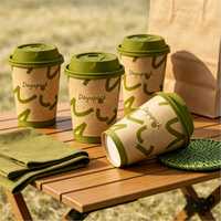 Gobelet à café jetable biodégradable en kraft avec logo imprimé personnalisé et couvercles en plastique enduits de PE