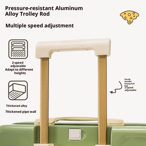 Valise de voyage légère en PC de 18 pouces avec motif gaufré, port de chargement USB, porte-gobelet, serrure à combinaison et roulettes silencieuses à 360° - Product Image 2