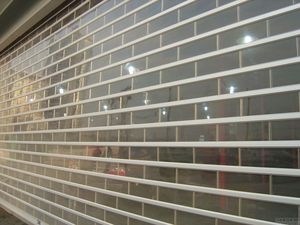 Les volets roulants en cristal transparents en plastique de PC de Offre Spéciale enroulent la porte pour le <span class=keywords><strong>magasin</strong></span> commercial - Product Image 2
