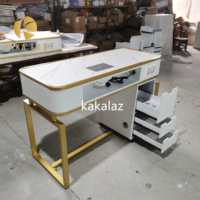 Table de manucure avec cadre doré tendance avec aspirateur