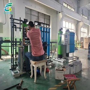 Système de Traitement de l'Eau par Osmose Inverse Industrielle Personnalisable en Ligne 250L 500LPH 2000 LPH pour Eau Pure - Product Image 5