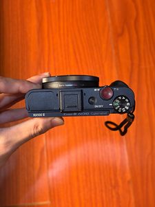 กล้องดิจิตอล Sony <span class=keywords><strong>RX100</strong></span> <span class=keywords><strong>II</strong></span> สภาพ 99% พร้อมเลนส์ 28-100 มม. ความละเอียด 20.2MP กล้องคอมแพคคุณภาพพรีเมียม - Product Image 2