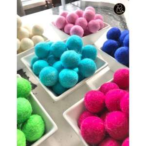 Pompons en feutre de laine de qualité supérieure pour décorations faites main, ornements de Noël, décorations de fête et artisanat pour enfants, disponibles en vrac - Product Image 6