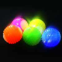 LED Vibrierender Blinkender Ball Hundespielzeug Lustiges Zahnreinigungsspielzeug Ballspielzeug