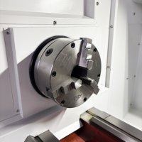 Torno CNC de bancada horizontal de alta precisión CK6150 CK6163 adopta el sistema de control GSK y está equipado con dispositivo de alimentación automática.