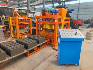 Machine de moulage de blocs de ciment à haute capacité de production 18,1 kW 380 V, en bon état, pour pavés carrés et pierres de <span class=keywords><strong>bordure</strong></span>, avec roulement central - Product Image 3